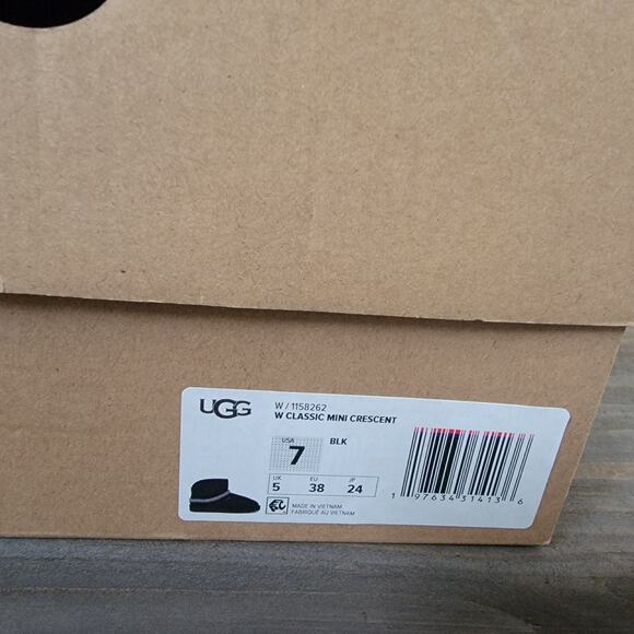 Ugg Women Sz 7 Classic Short Mini Crescent Black Ankle Boot Lamb Cuffable NEW - Picture 12 of 13